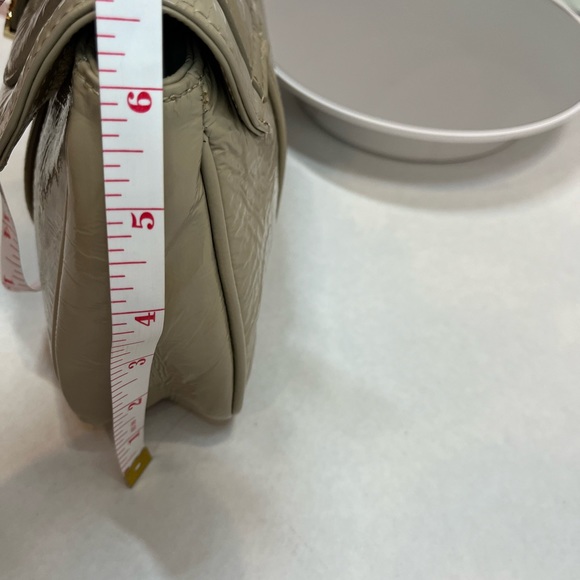 Charles David patent Leather Tan color Clutch/ Wristlet with DustBag! - Picture 13 of 16